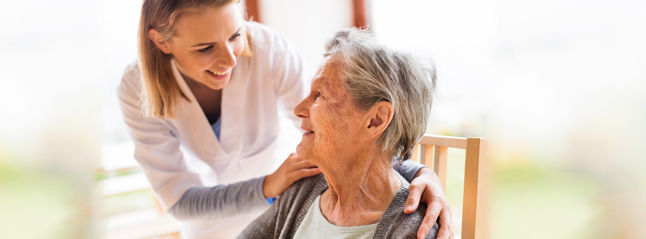 Vorbereitung auf den Umzug ins Pflegeheim: Der umfassende Ratgeber für einen reibungslosen Übergang 2 Header EingewoCC88hnung MR